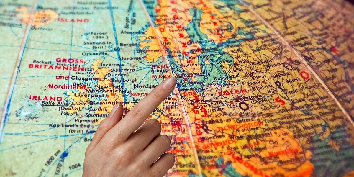 Wyjazd za granicę do pracy, skąd wziąć pieniądze na start